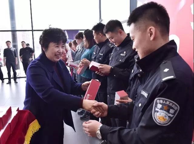丹东市公安局组织单身民警参加青年交友联谊活动